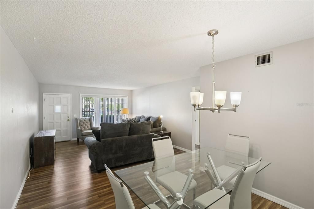 На продажу: $170,000 (2 спален, 2 ванн, 1100 Квадратных фут)