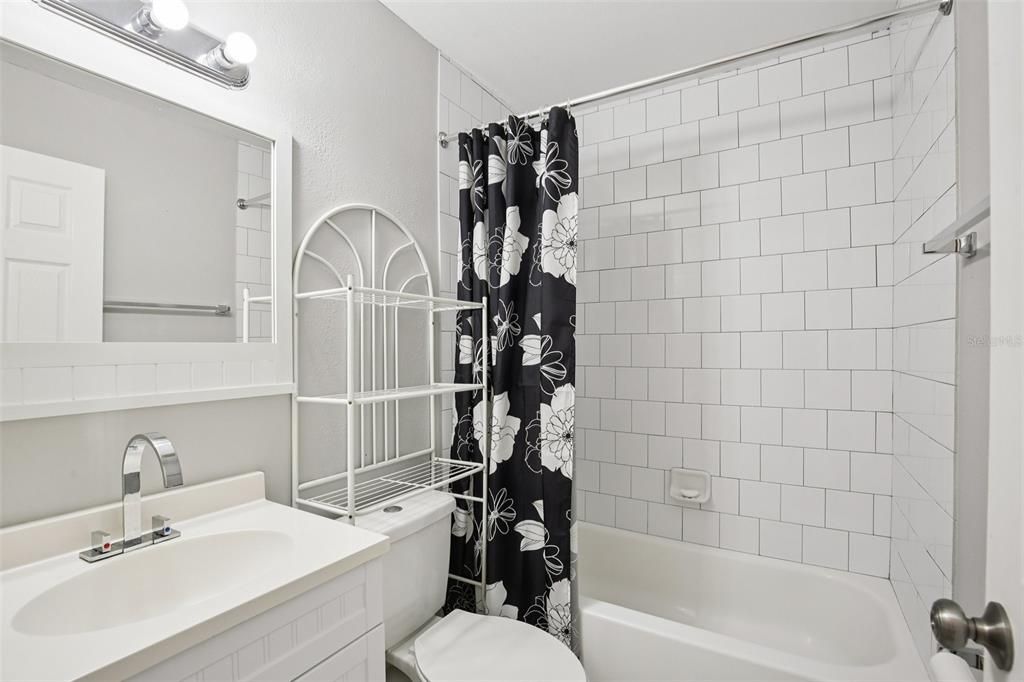 На продажу: $170,000 (2 спален, 2 ванн, 1100 Квадратных фут)