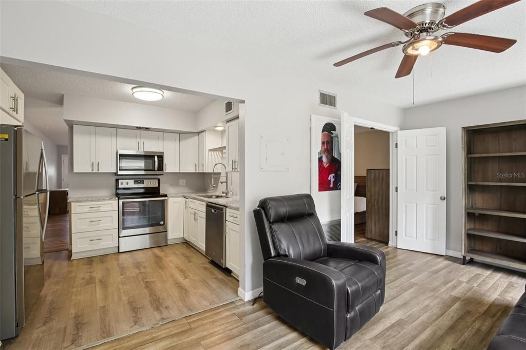 На продажу: $170,000 (2 спален, 2 ванн, 1100 Квадратных фут)