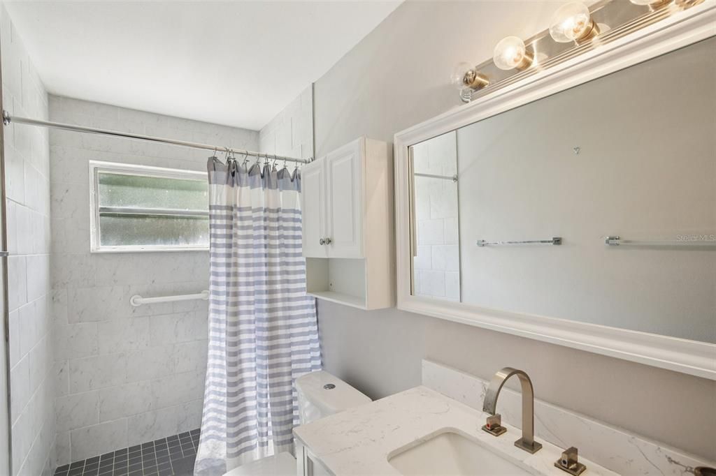 На продажу: $170,000 (2 спален, 2 ванн, 1100 Квадратных фут)