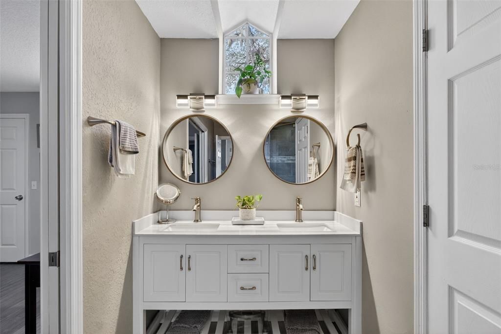 For Sale: $314,900 (2 beds, 2 baths, 1234 Square Feet)