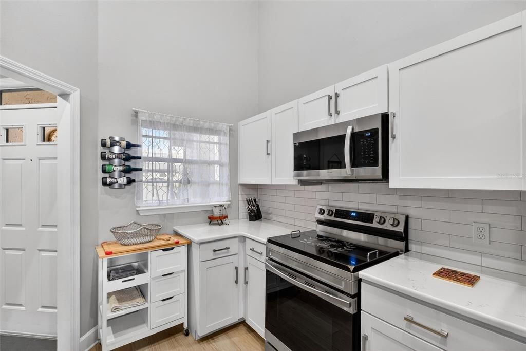 For Sale: $314,900 (2 beds, 2 baths, 1234 Square Feet)