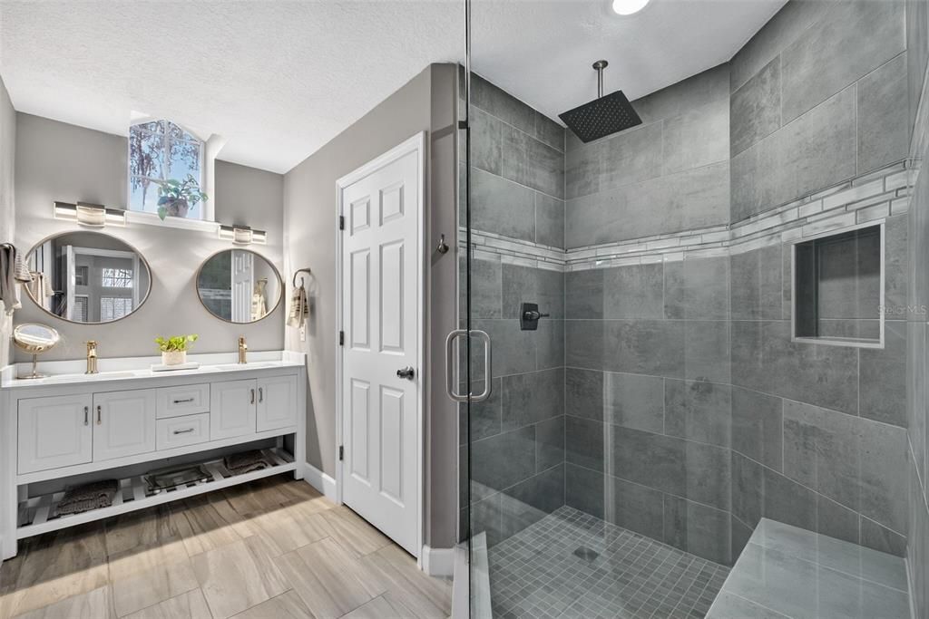 For Sale: $314,900 (2 beds, 2 baths, 1234 Square Feet)