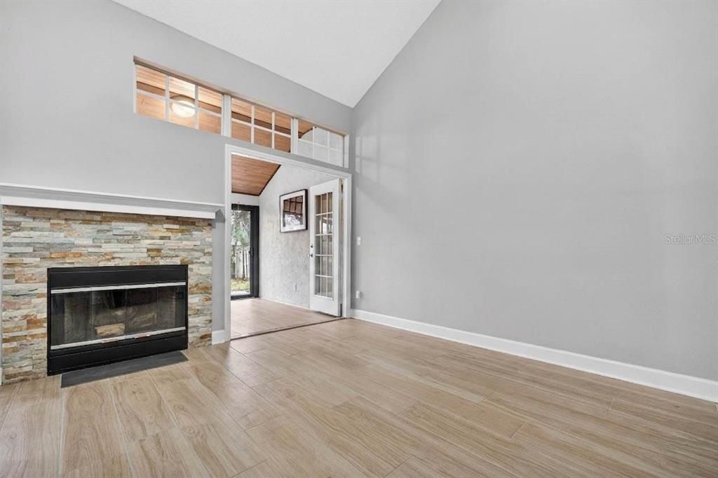 For Sale: $314,900 (2 beds, 2 baths, 1234 Square Feet)