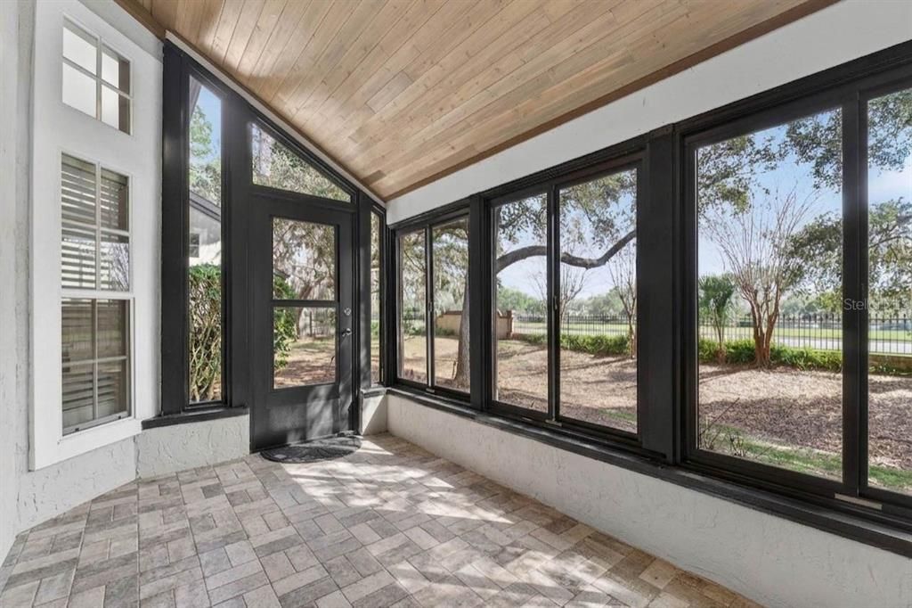 For Sale: $314,900 (2 beds, 2 baths, 1234 Square Feet)