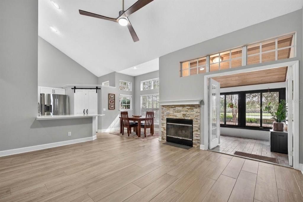 For Sale: $314,900 (2 beds, 2 baths, 1234 Square Feet)