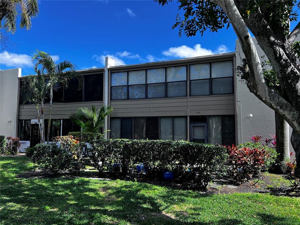 Activo con contrato: $135,000 (2 camas, 2 baños, 1408 Pies cuadrados)