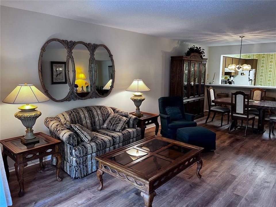 Activo con contrato: $135,000 (2 camas, 2 baños, 1408 Pies cuadrados)