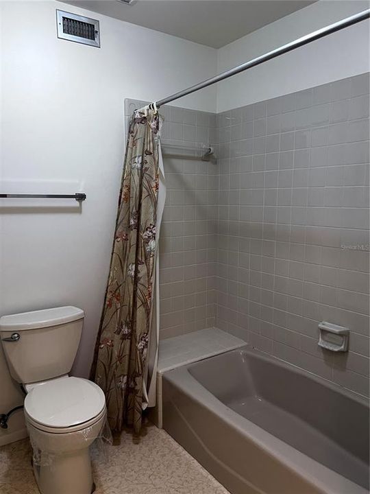 Activo con contrato: $135,000 (2 camas, 2 baños, 1408 Pies cuadrados)