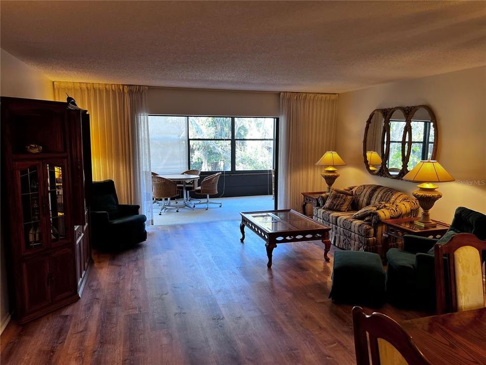 Activo con contrato: $135,000 (2 camas, 2 baños, 1408 Pies cuadrados)