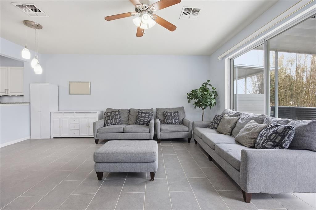 For Sale: $224,900 (3 beds, 2 baths, 1584 Square Feet)