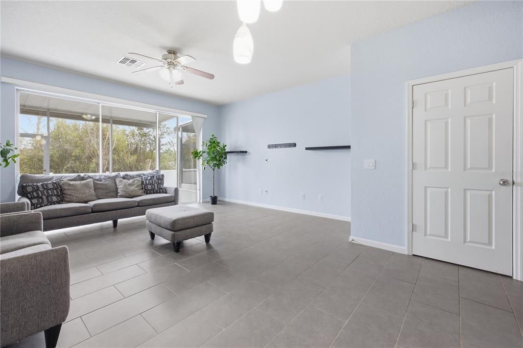 For Sale: $224,900 (3 beds, 2 baths, 1584 Square Feet)