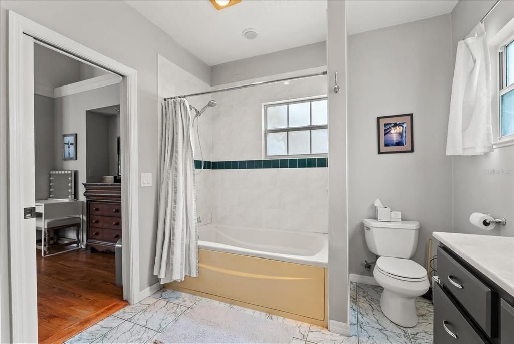 For Sale: $699,900 (3 beds, 3 baths, 2000 Square Feet)