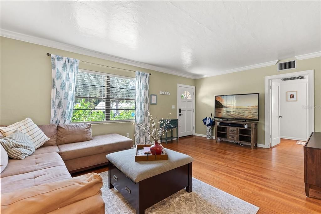 For Sale: $699,900 (3 beds, 3 baths, 2000 Square Feet)