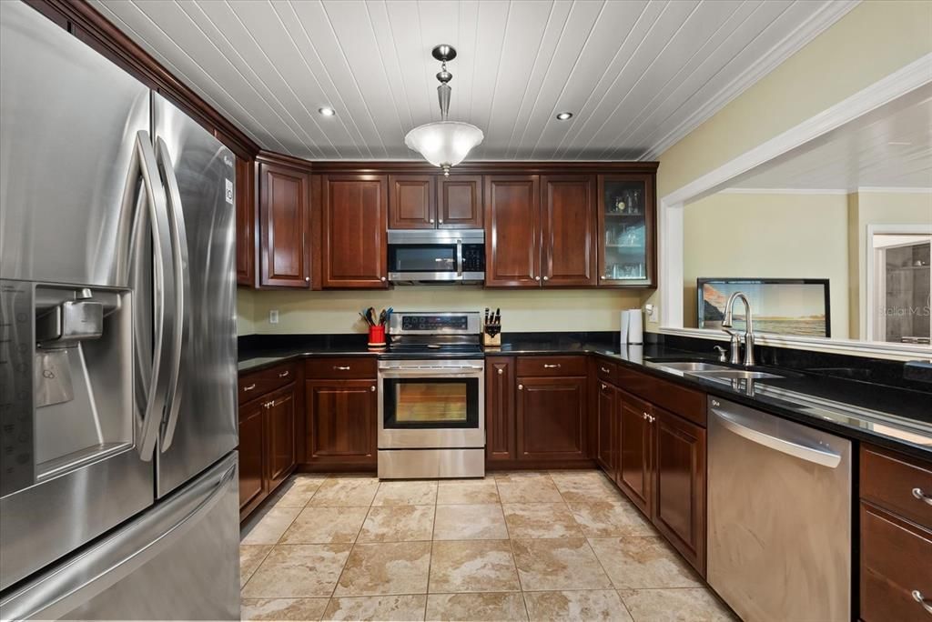 For Sale: $699,900 (3 beds, 3 baths, 2000 Square Feet)