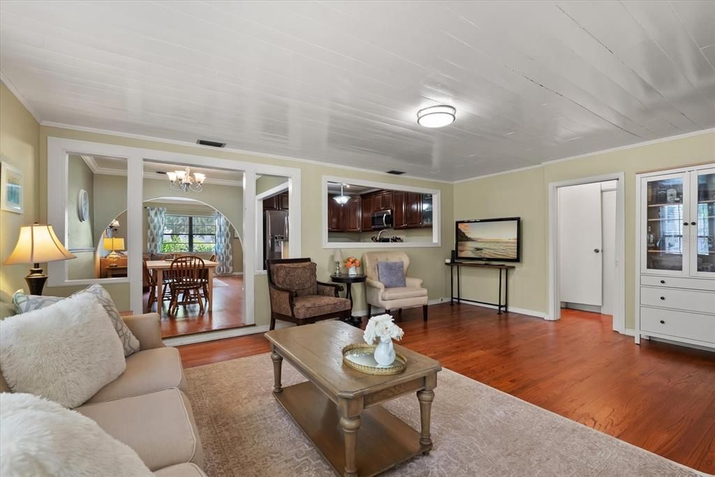 For Sale: $699,900 (3 beds, 3 baths, 2000 Square Feet)