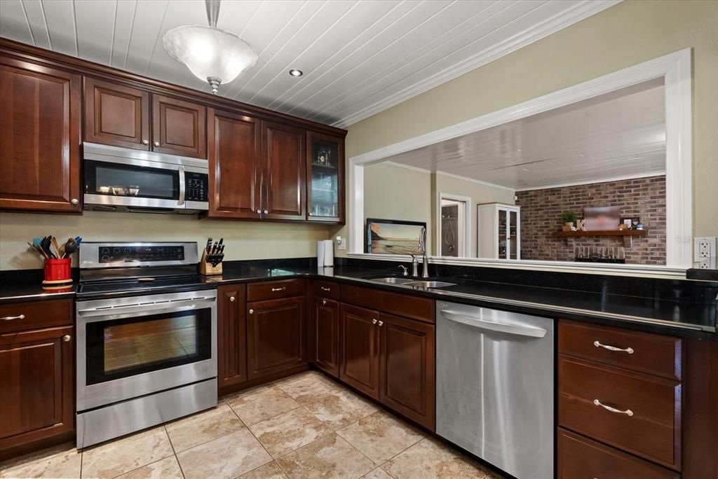 For Sale: $699,900 (3 beds, 3 baths, 2000 Square Feet)