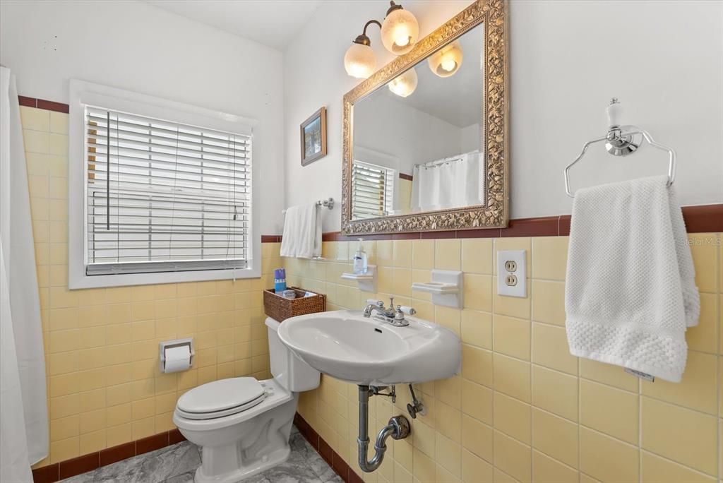 For Sale: $699,900 (3 beds, 3 baths, 2000 Square Feet)