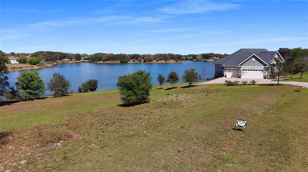 На продажу: $225,900 (1.07 acres)