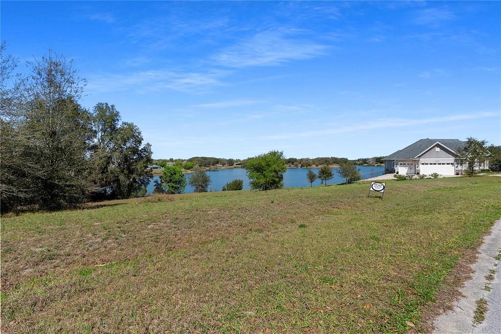 На продажу: $225,900 (1.07 acres)