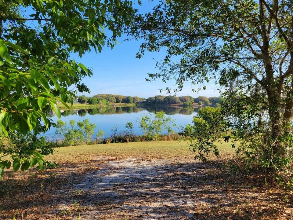 На продажу: $225,900 (1.07 acres)