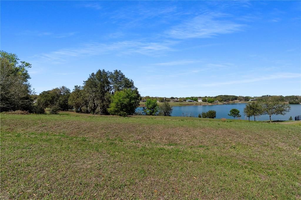 На продажу: $225,900 (1.07 acres)