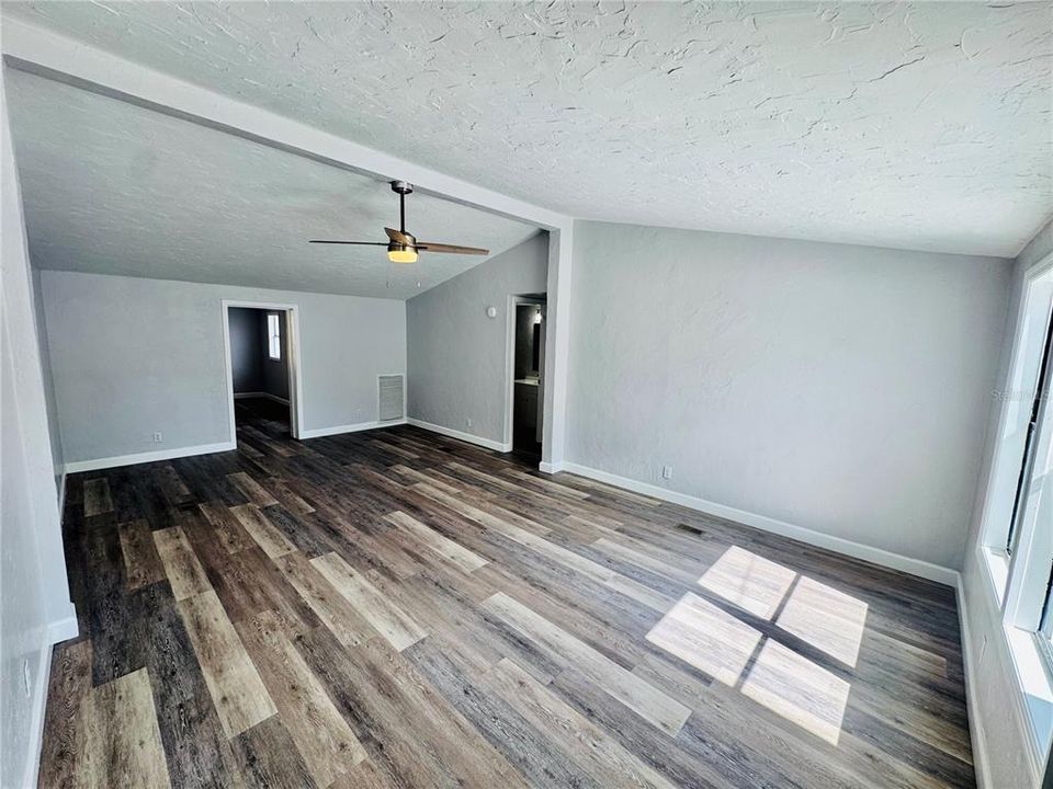 For Sale: $259,950 (4 beds, 2 baths, 1725 Square Feet)