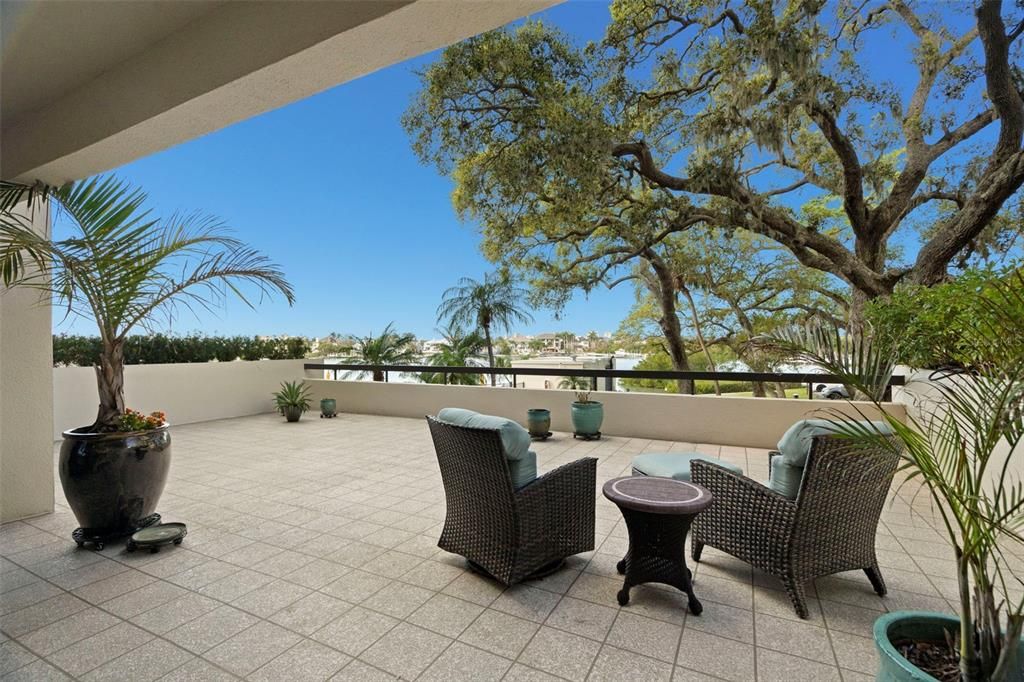 Activo con contrato: $925,000 (2 camas, 2 baños, 1914 Pies cuadrados)