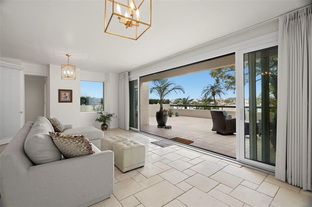 Activo con contrato: $925,000 (2 camas, 2 baños, 1914 Pies cuadrados)