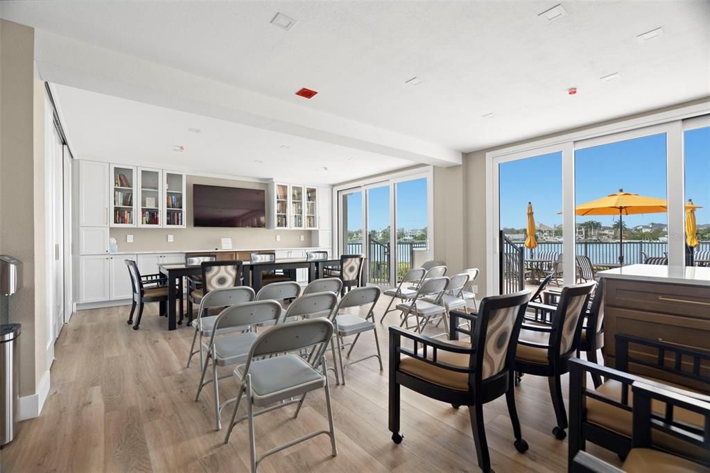Activo con contrato: $925,000 (2 camas, 2 baños, 1914 Pies cuadrados)