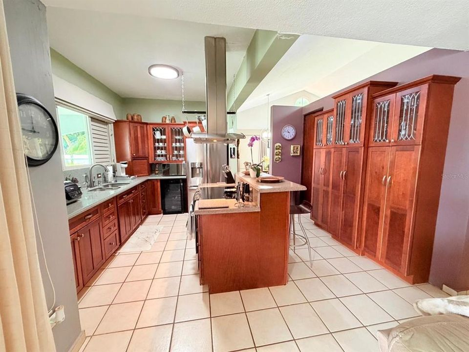 For Sale: $700,000 (4 beds, 3 baths, 3500 Square Feet)