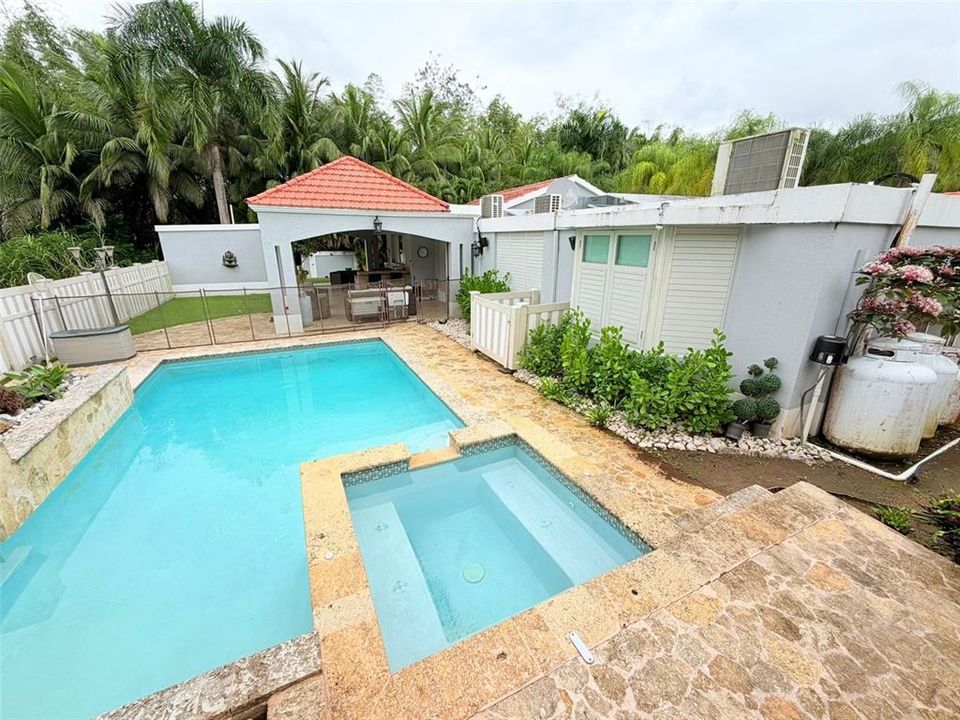 For Sale: $700,000 (4 beds, 3 baths, 3500 Square Feet)