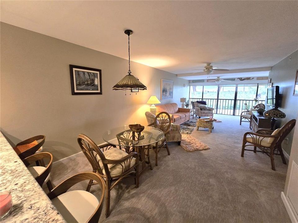 На продажу: $310,000 (2 спален, 2 ванн, 1070 Квадратных фут)