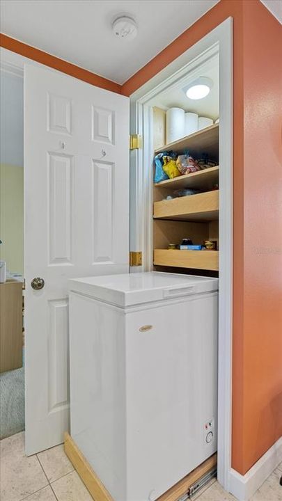 На продажу: $310,000 (2 спален, 2 ванн, 1070 Квадратных фут)