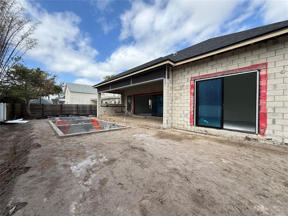 Activo con contrato: $2,385,000 (5 camas, 4 baños, 3408 Pies cuadrados)