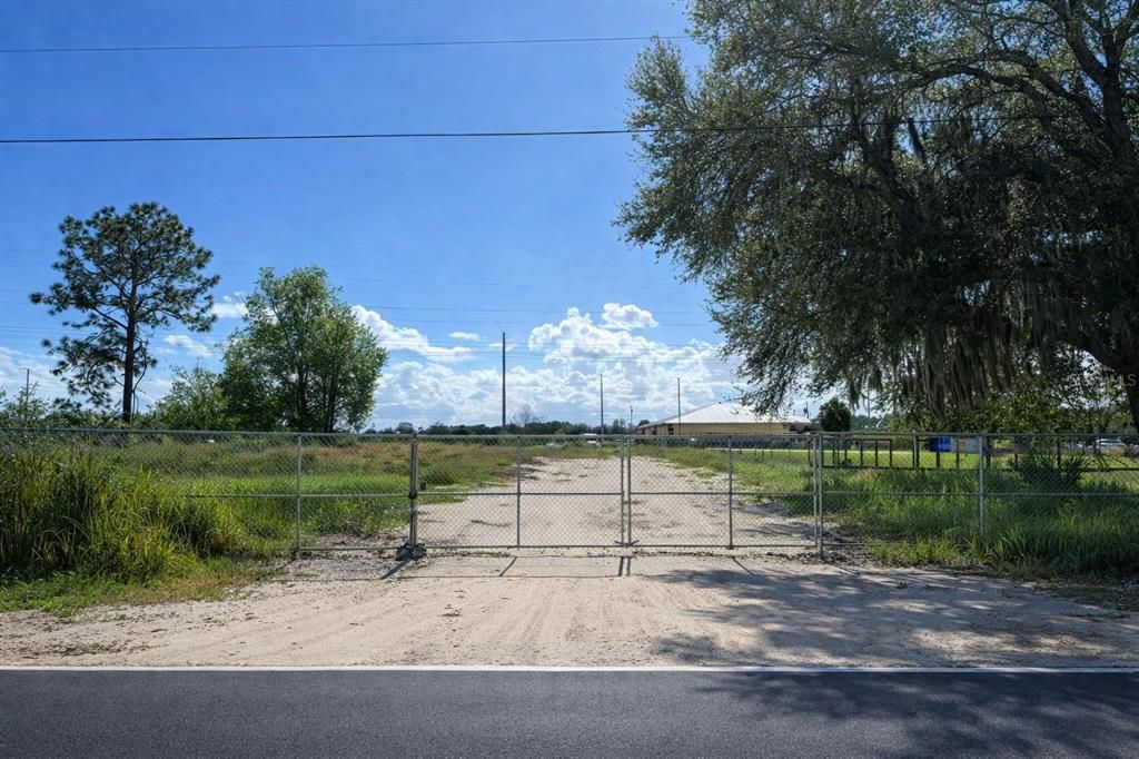待售: $430,000 (1.50 acres)
