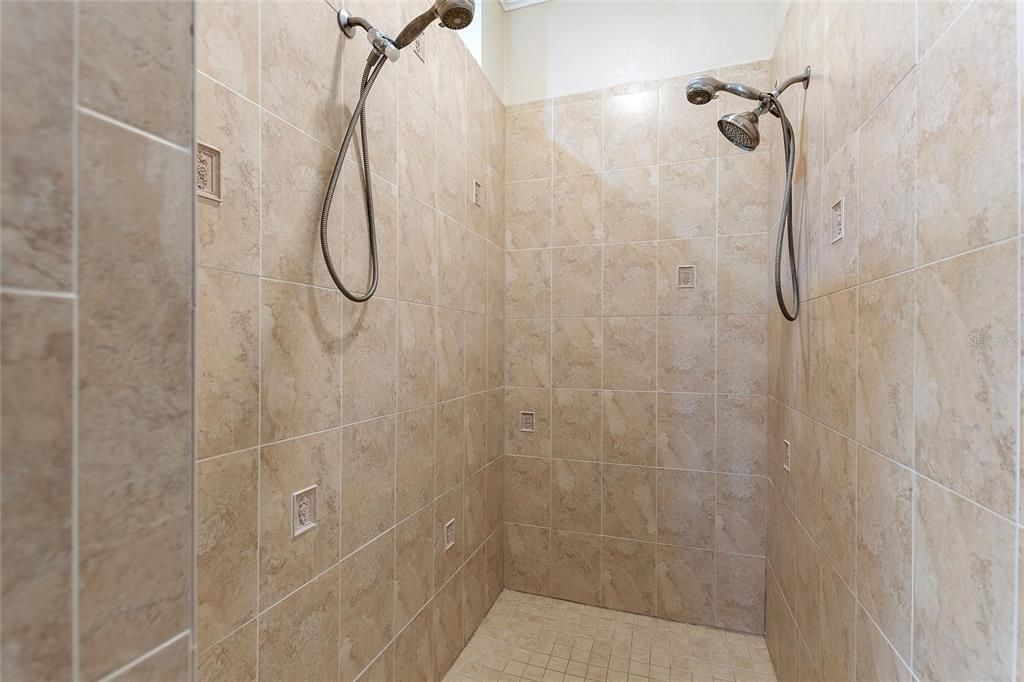 En Venta: $1,359,000 (5 camas, 4 baños, 4011 Pies cuadrados)