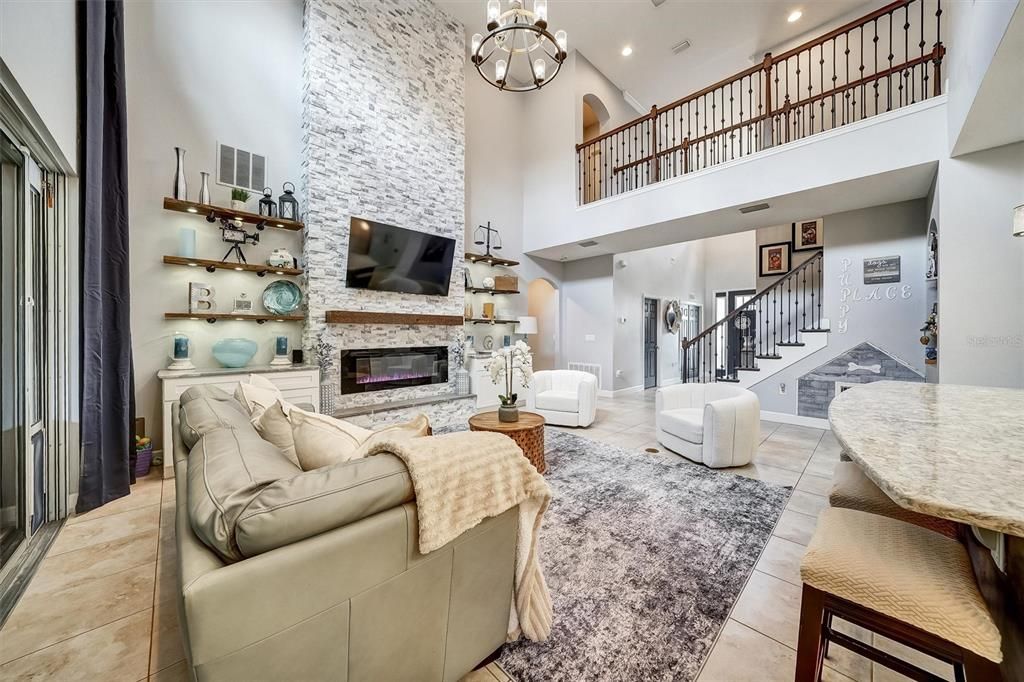 Activo con contrato: $869,900 (5 camas, 4 baños, 4181 Pies cuadrados)