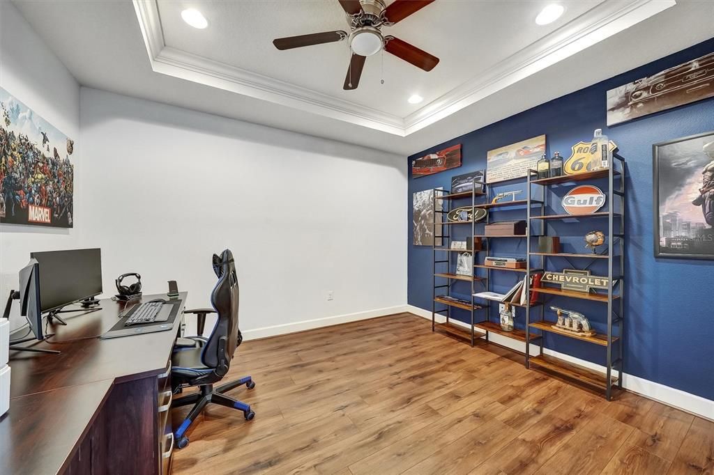 Activo con contrato: $869,900 (5 camas, 4 baños, 4181 Pies cuadrados)
