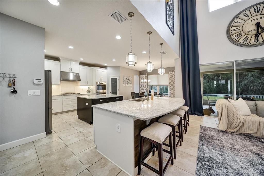 Activo con contrato: $869,900 (5 camas, 4 baños, 4181 Pies cuadrados)
