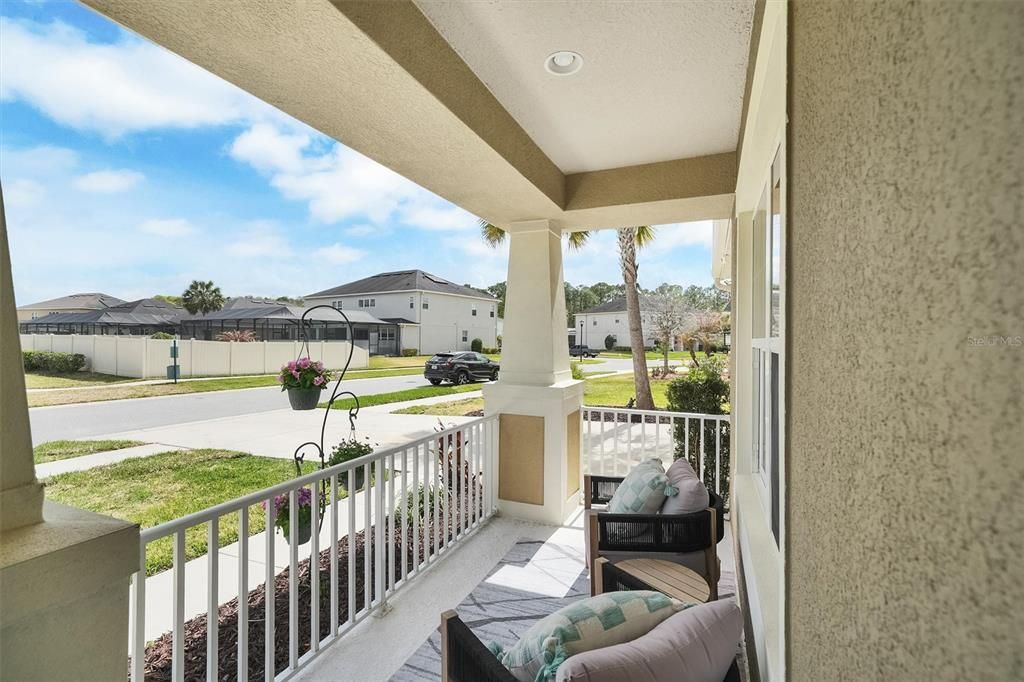 Activo con contrato: $869,900 (5 camas, 4 baños, 4181 Pies cuadrados)