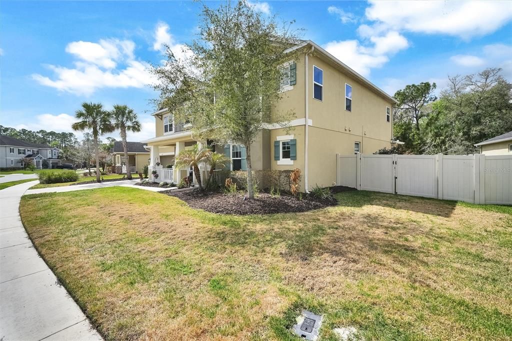 Activo con contrato: $869,900 (5 camas, 4 baños, 4181 Pies cuadrados)