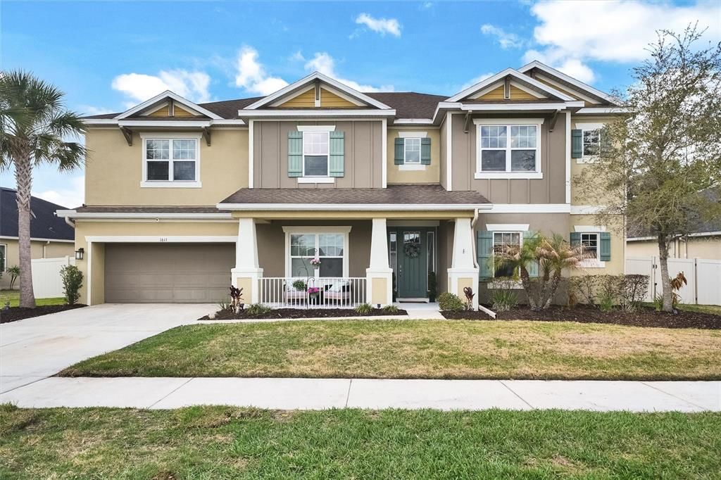 Activo con contrato: $869,900 (5 camas, 4 baños, 4181 Pies cuadrados)