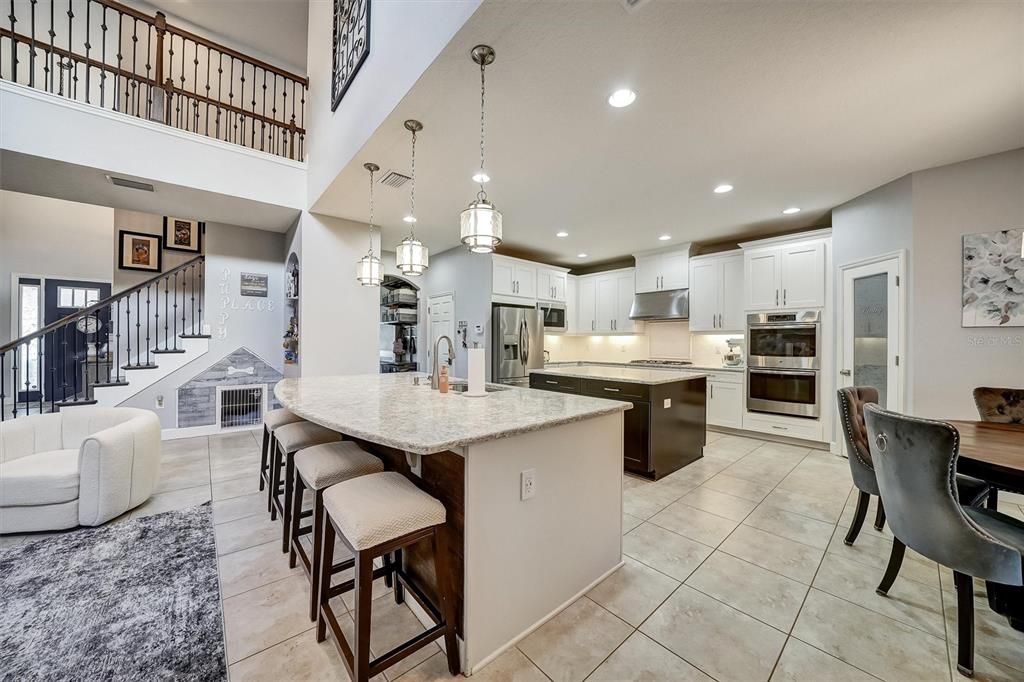 Activo con contrato: $869,900 (5 camas, 4 baños, 4181 Pies cuadrados)