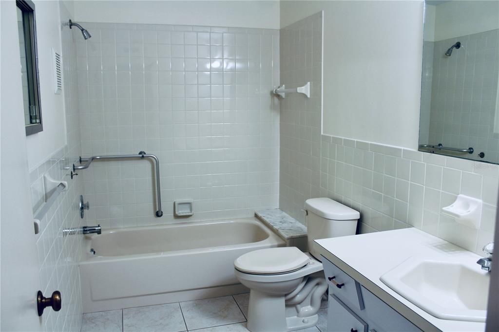 Active With Contract: $279,000 (2 beds, 2 baths, 1675 Square Feet)