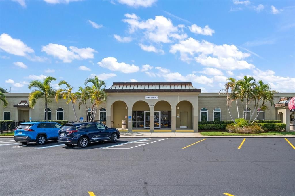 Active With Contract: $279,000 (2 beds, 2 baths, 1675 Square Feet)