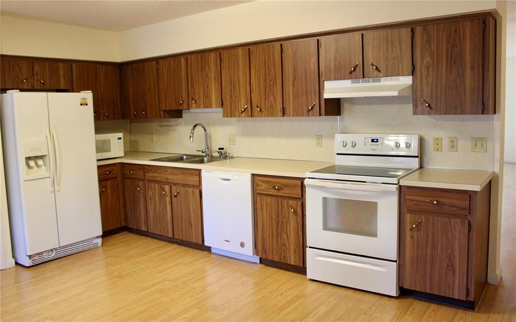 Active With Contract: $279,000 (2 beds, 2 baths, 1675 Square Feet)