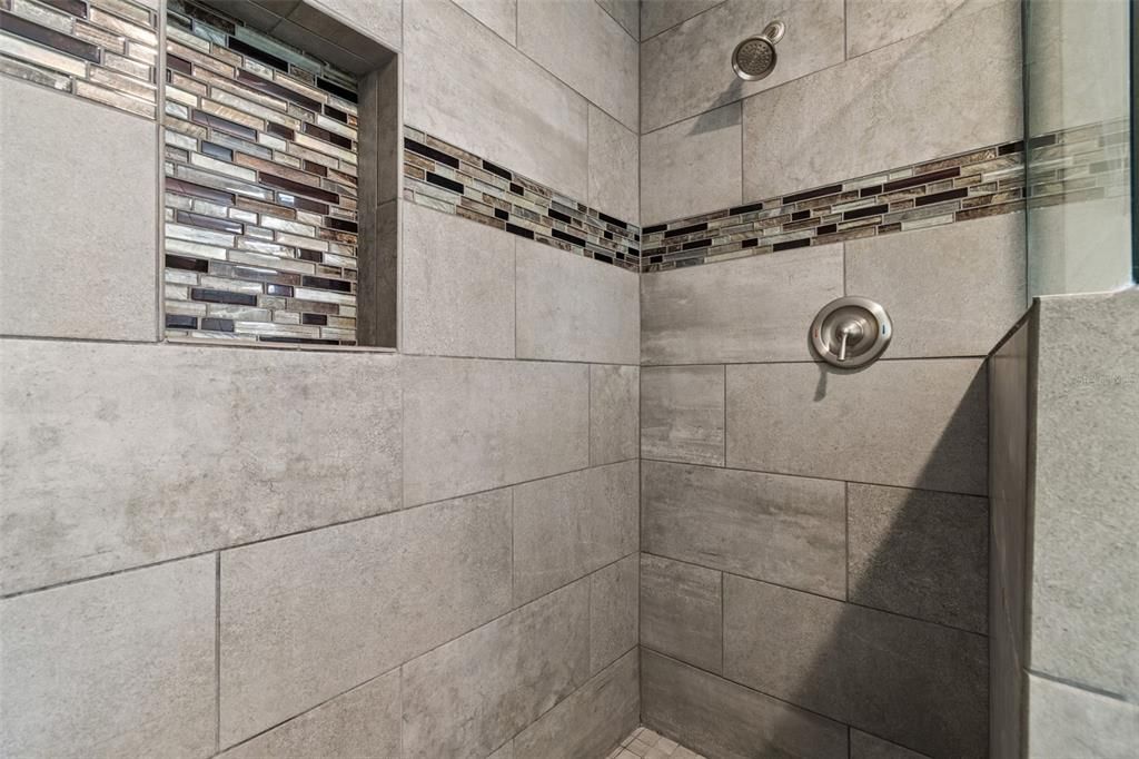 En Venta: $939,000 (4 camas, 3 baños, 3460 Pies cuadrados)