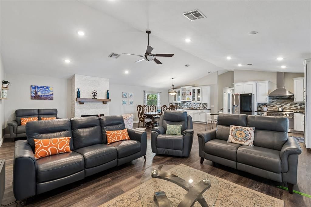 En Venta: $939,000 (4 camas, 3 baños, 3460 Pies cuadrados)