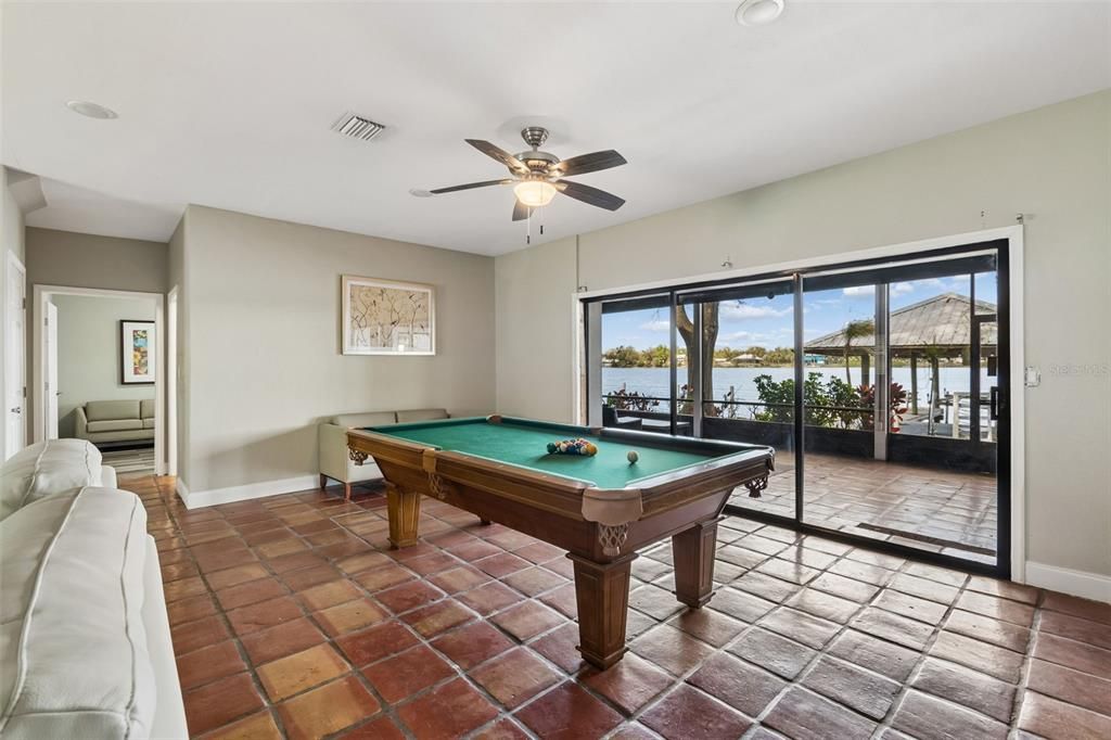 En Venta: $939,000 (4 camas, 3 baños, 3460 Pies cuadrados)